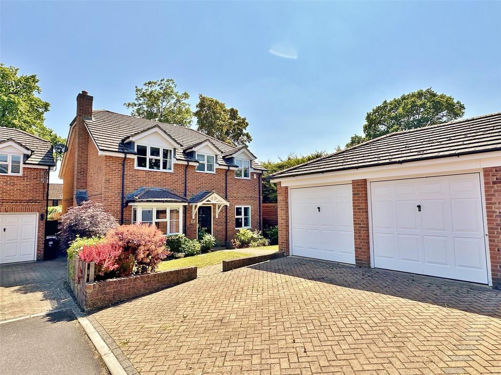 Cartref Close, Verwood, Dorset, BH31 5 bed detached house for sale £