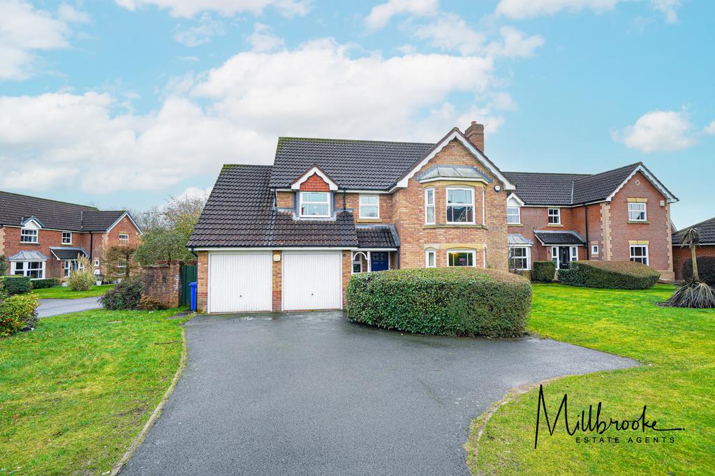 Boothshall Way, Boothstown... 4 bed detached house £1,850 pcm (£427 pw)