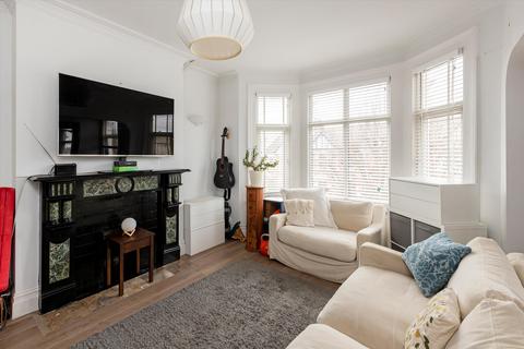 3 bedroom flat for sale, Ridley Road, Kensal Rise, London, NW10