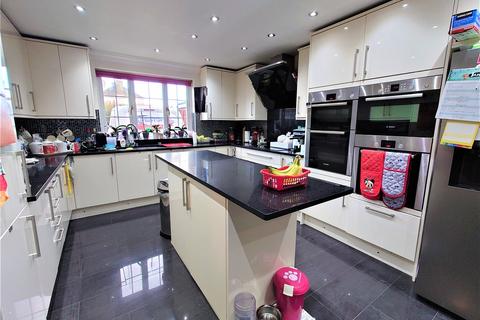 5 bedroom semi-detached house for sale, Glebe Road, Hayes, Greater London, UB3