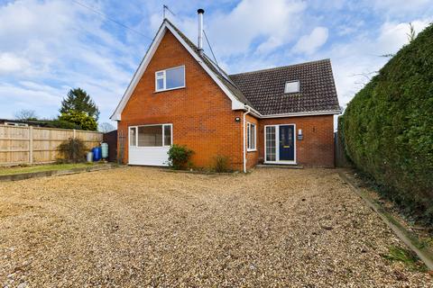 3 bedroom detached house to rent, Carbrooke Road, Griston, IP25