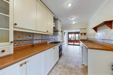 3 bedroom detached house to rent, Carbrooke Road, Griston, IP25
