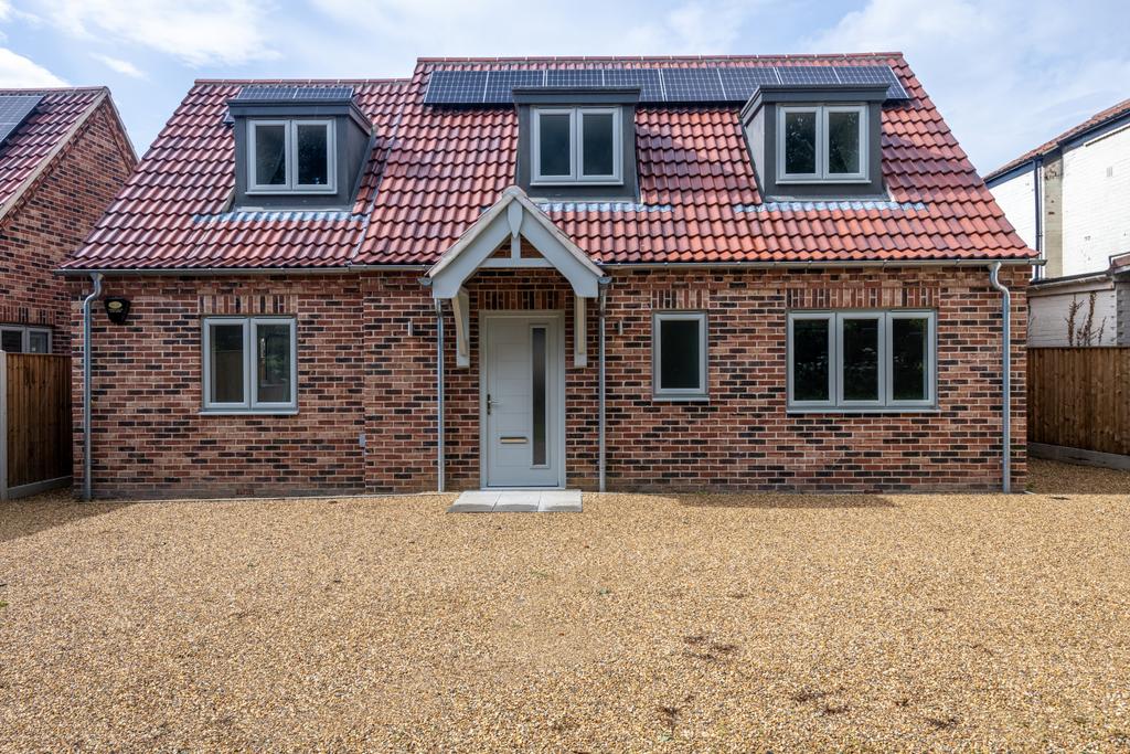 Dog Lane, Horsford, NR10 3 bed detached house £400,000