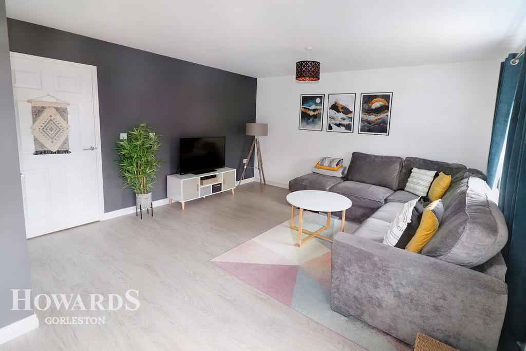Darwin Court, Nuffield Crescent, Gorleston 4 bed terraced house for