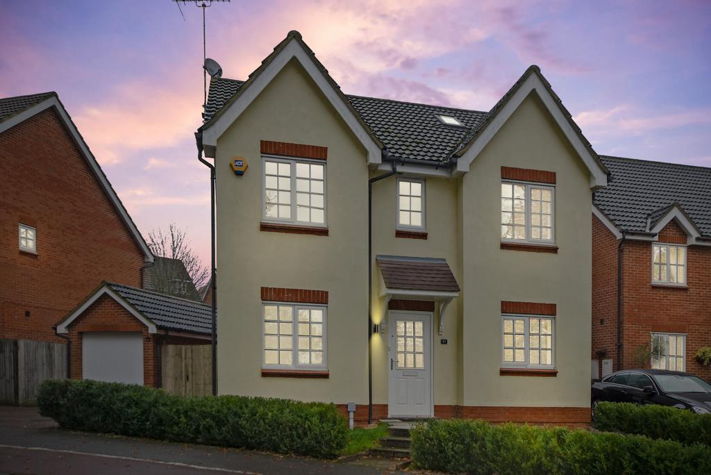 Sweet Bay Crescent,Ashford,TN23 3HL 6 bed detached house £500,000