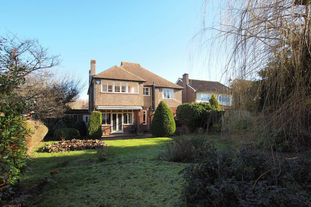 Castlemaine Avenue, Ewell, KT17 4 bed detached house £950,000