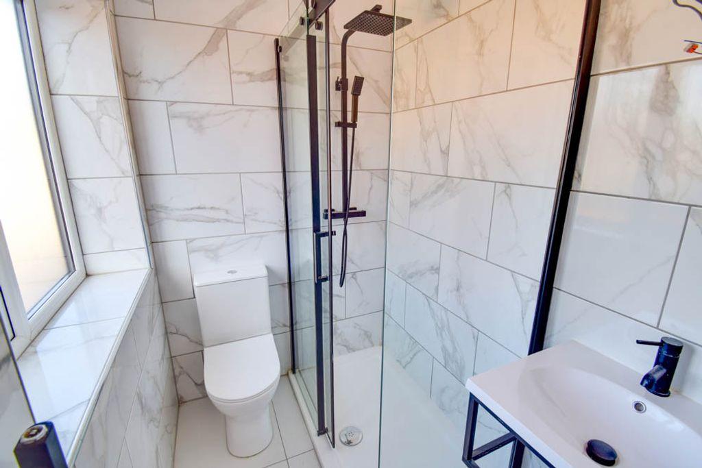 Ensuite to Bed 1