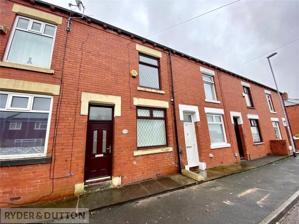 Burnley Lane, Chadderton, Oldham... 2 bed terraced house £750 pcm (£