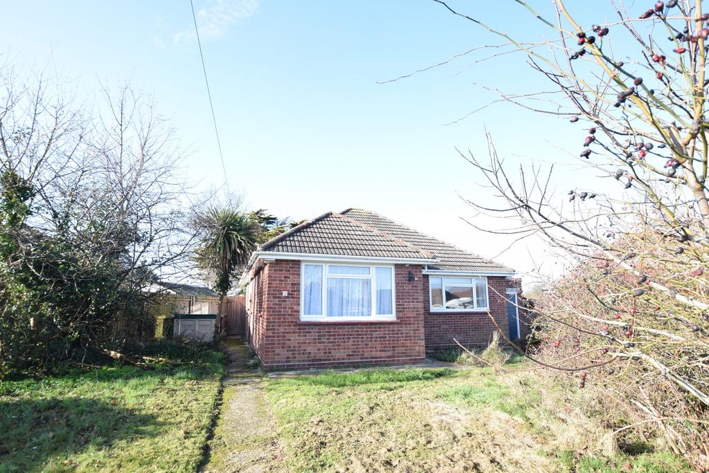 Wyndham Crescent, ClactononSea 2 bed detached bungalow for sale £