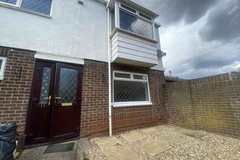 4 bedroom semi-detached house to rent - Whinchat Gardens, Bristol,