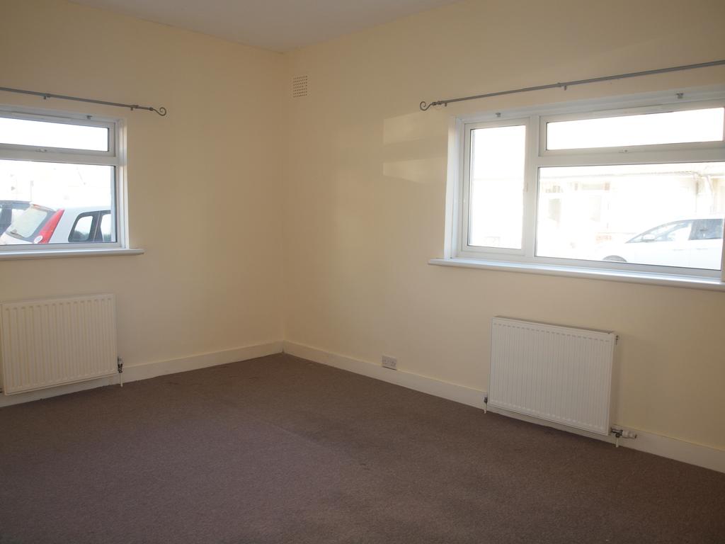 Coulman Street, Gillingham ME7 1 bed ground floor flat £725 pcm (£167 pw)