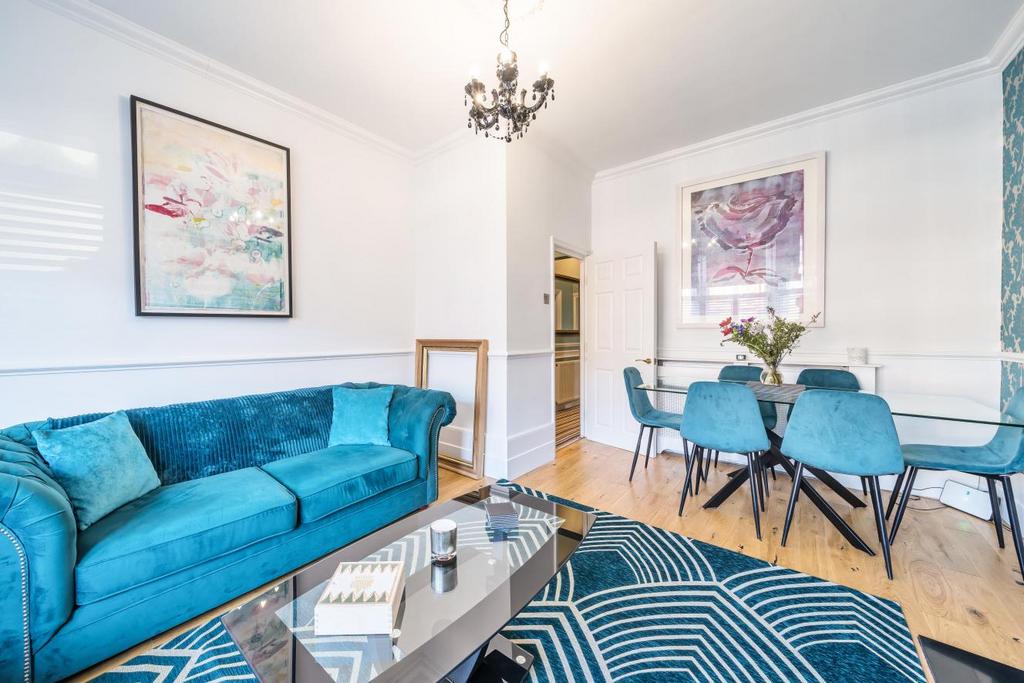 Marmora Road, East Dulwich 3 bed flat £650,000