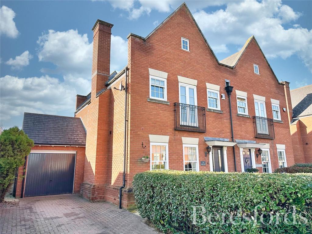 Burnell Gate, Chelmsford, CM1 3 bed semidetached house £575,000