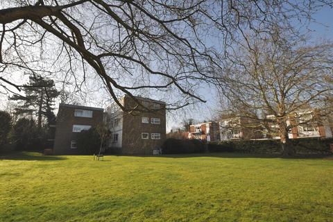 3 bedroom apartment to rent, Hilgay Court, Cross Lanes, Guildford, Surrey, GU1