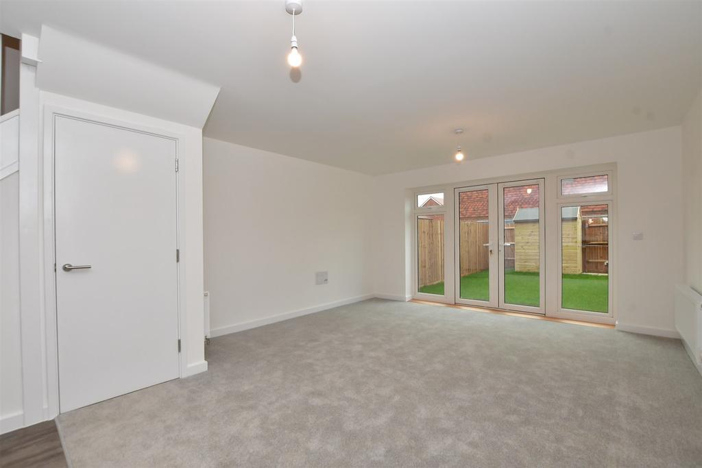 Lounge/Dining Area