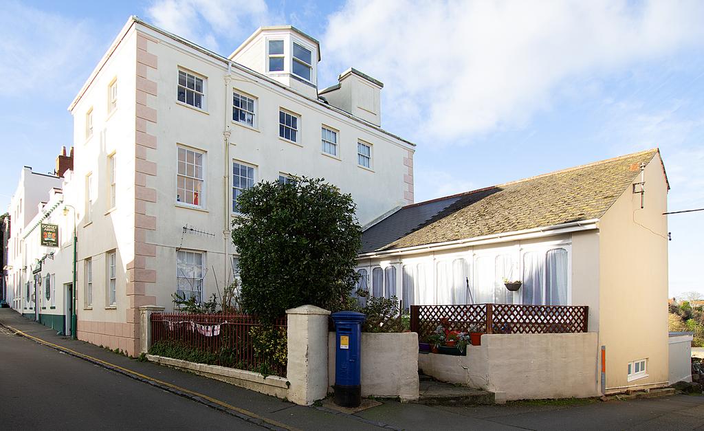 Hauteville, St Peter Port, Guernsey, GY1 1 bed apartment for sale £