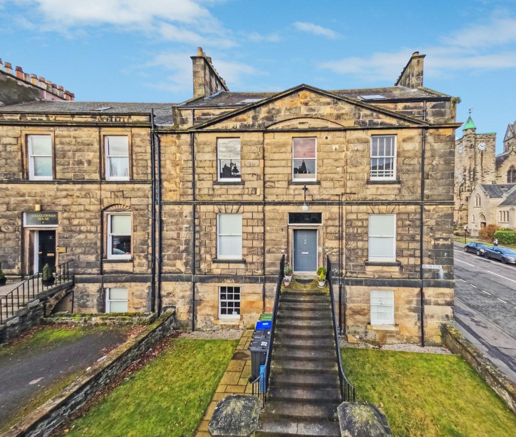 Dumbarton Road, Stirling, Stirlingshire, FK8 2QJ 3 bed penthouse £275,000