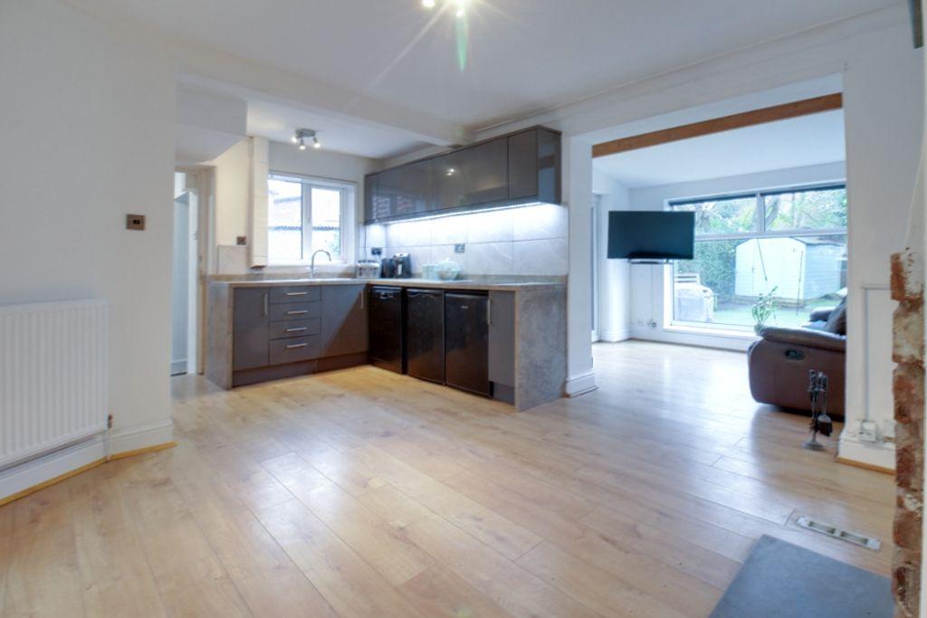 Hampson Crescent, Handforth SK9 3HE 4 bed semidetached house £1,595
