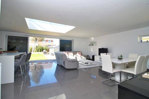 3 bedroom bungalow for sale, Seacroft Avenue, Barton On Sea, Hampshire, BH25