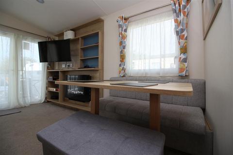 3 bedroom property for sale, Naish Estate, New Milton, Hampshire, BH25