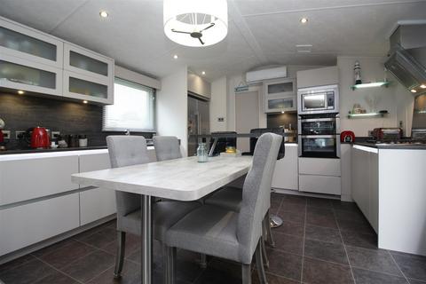 2 bedroom park home for sale - Shorefield Park, Near Milford On sea, Hampshire, SO41