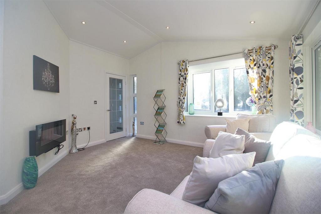 New Milton Heights, Walkford Lane, New Milton, Hampshire, BH25 2 bed