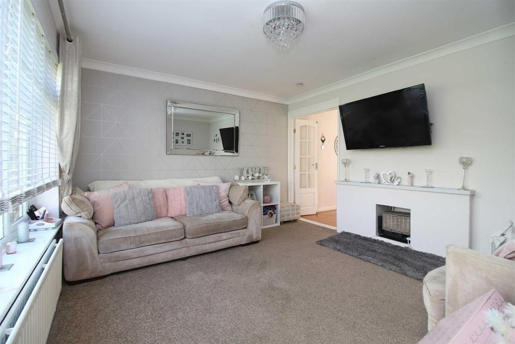 Woodvale Gardens, New Milton, Hampshire, BH25 3 bed terraced house for