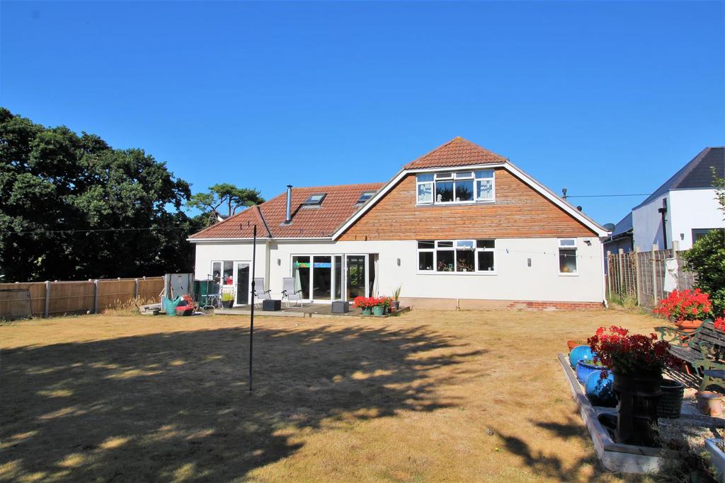 Barton Drive, Barton On Sea, Hampshire, BH25 5 bed detached house £