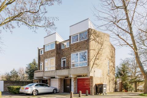 40 Deena Close, London, W3 0HR