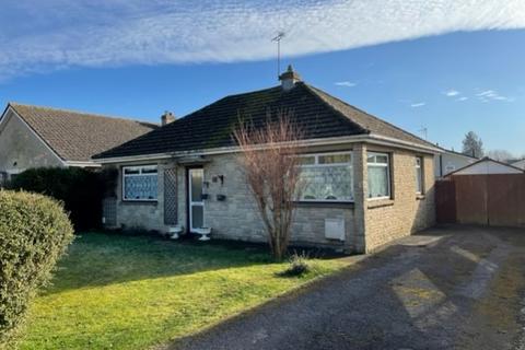 2 bedroom bungalow to rent - Sellwood Drive, Carterton, Oxfordshire, OX18