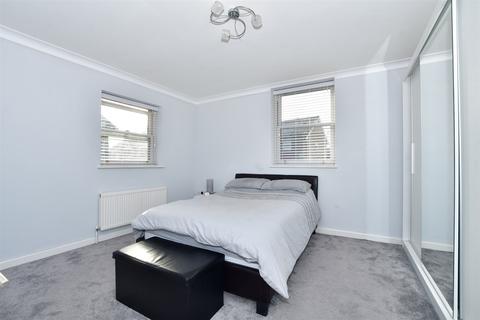 3 bedroom semi-detached house for sale - Belmont Road, Westgate-On-Sea, Kent