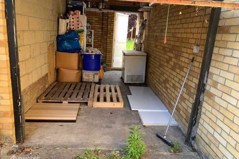 Garage to rent, Erith Court, Purfleet-on-Thames RM19
