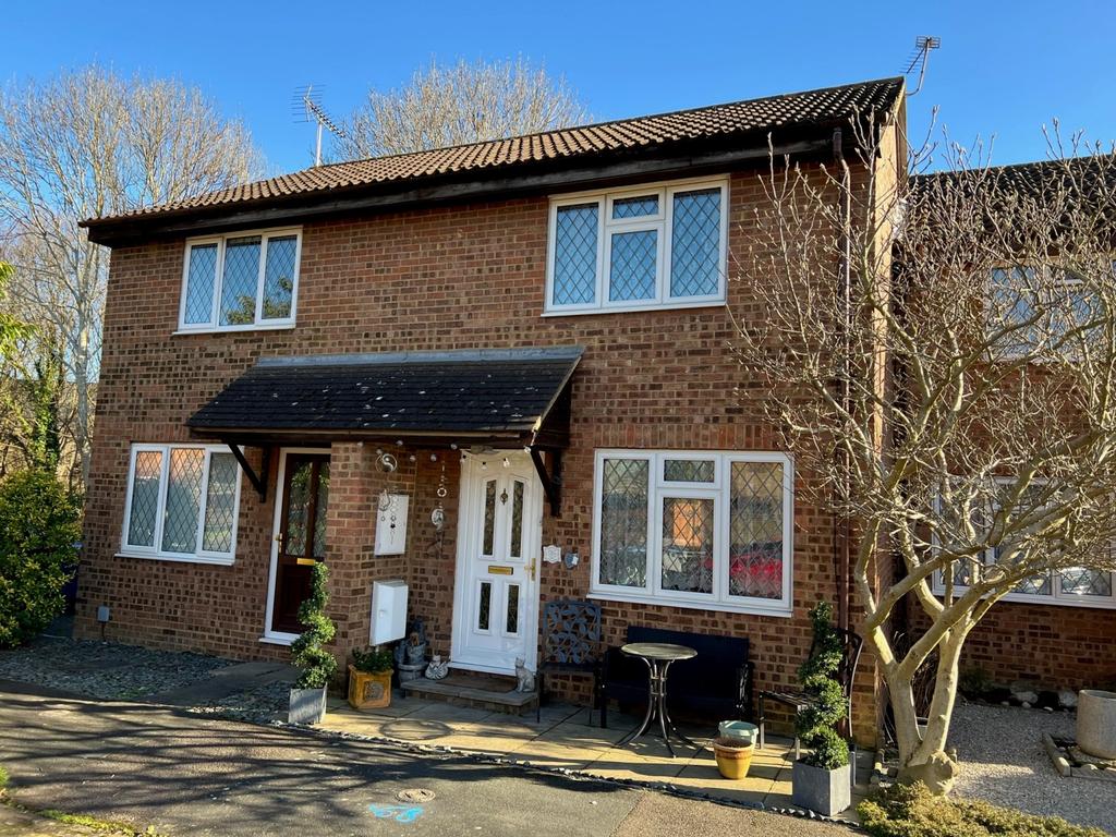 Quincy Road, Egham, Surrey, TW20 2 bed terraced house £375,000
