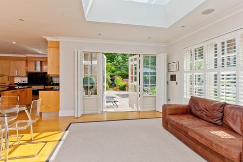 5 bedroom detached house to rent, Granville Close, Weybridge, KT13