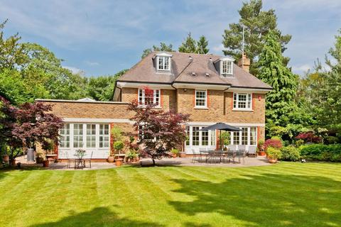 5 bedroom detached house to rent, Granville Close, Weybridge, KT13