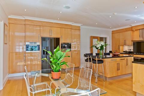 5 bedroom detached house to rent, Granville Close, Weybridge, KT13