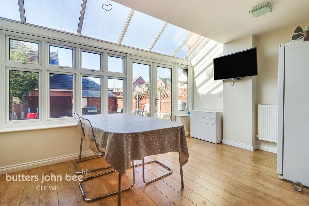 Benjafield Court, Crewe 3 bed townhouse £180,000
