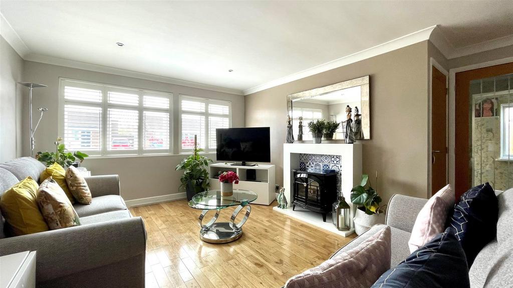 Marshall Crescent, Broadstairs, Kent 2 bed semidetached bungalow £