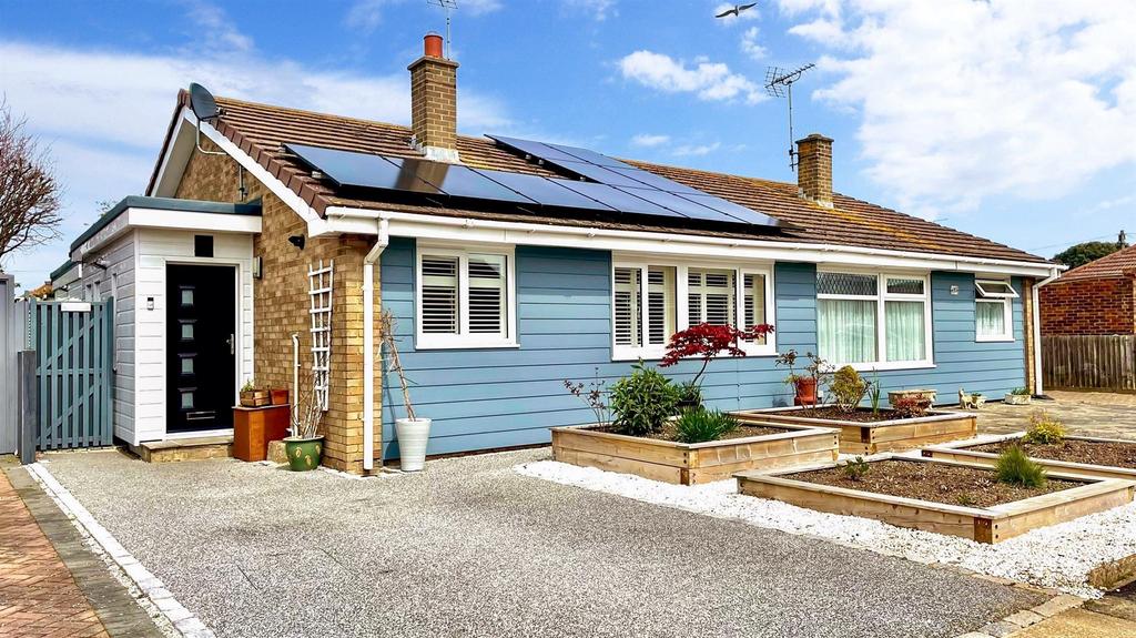 Marshall Crescent, Broadstairs, Kent 2 bed semidetached bungalow £