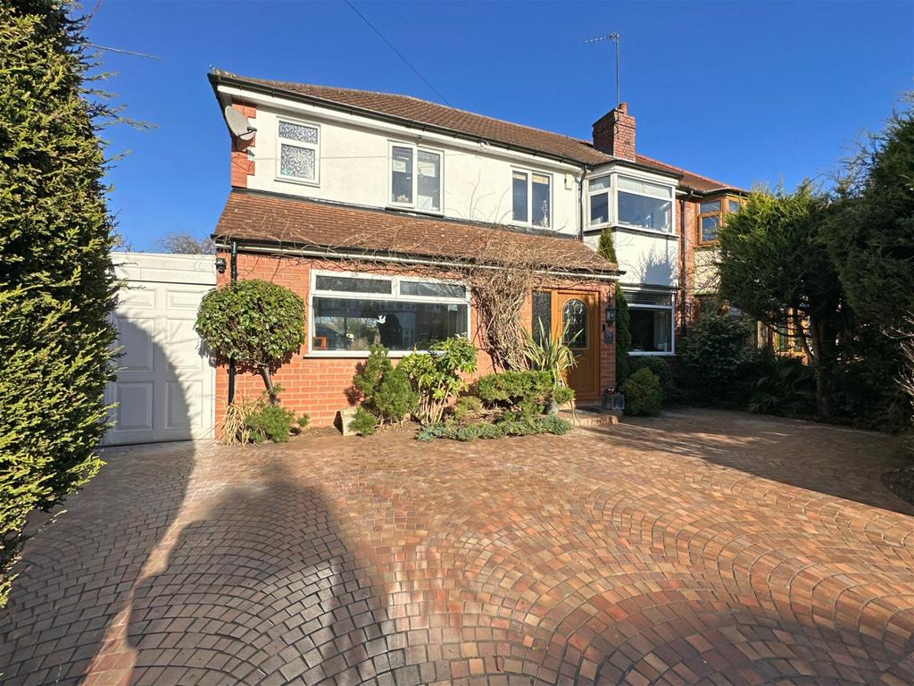 Brookvale Road, Solihull, B92 7JA 4 bed semidetached house £435,000