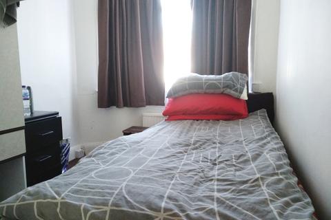 2 bedroom flat for sale, Beechwood Mews, London N9