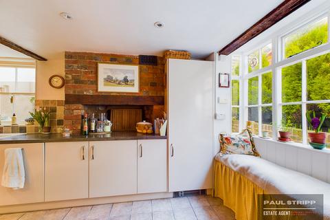 22 High Street, Robertsbridge, TN32 5AQ