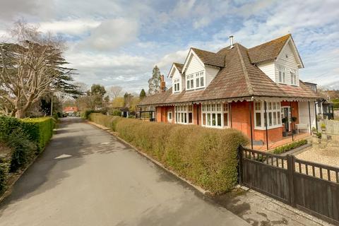 Penny Breeze Abbotsbrook, Bourne End, SL8 5QS