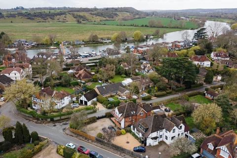 Penny Breeze Abbotsbrook, Bourne End, SL8 5QS