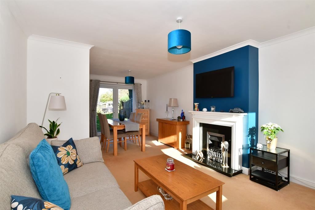 Lounge/Dining Area