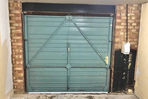 Garage to rent - Goldlay Avenue, Chelmsford CM2