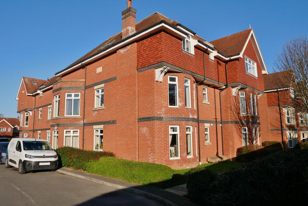 CHALFORD GRANGE, FAREHAM 2 bed apartment £210,000