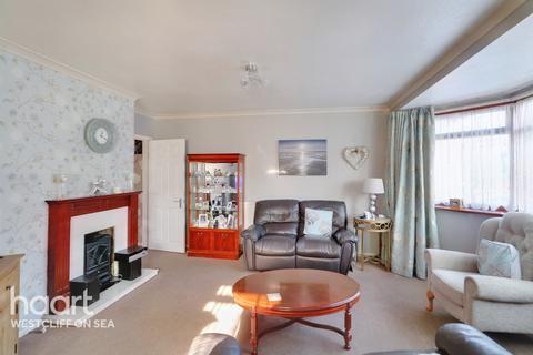 3 bedroom semi-detached house for sale - Richmond Drive, Westcliff-On-Sea