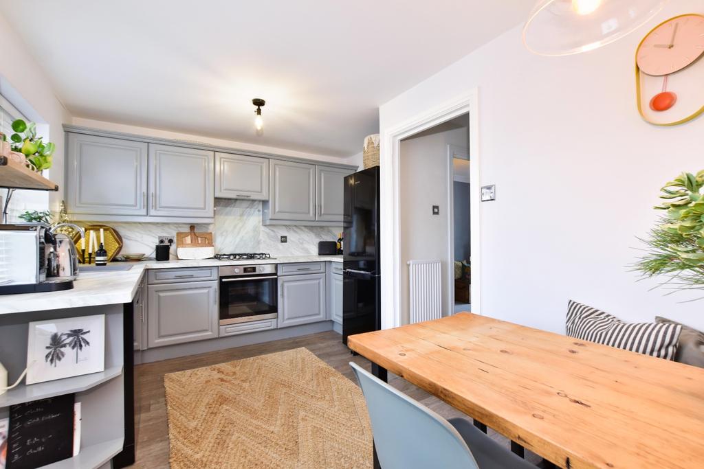 Byewaters, Watford, Hertfordshire, WD18 3 bed terraced house £600,000