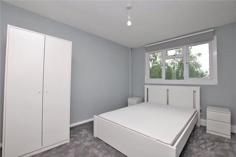 4 bedroom terraced house to rent, Park Barn Drive, Guildford, Surrey, GU2